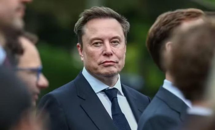 Ông cáo buộc quân đội Ukraine vi phạm điều khoản sử dụng khi dùng dịch vụ này để thực hiện các cuộc tấn công gây chết người.