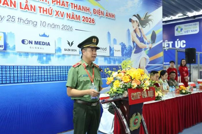 Thiếu tướng Nguyễn Ngọc Quyền - Phó Bí thư Đảng ủy, Phó Giám đốc Công an thành phố Hà Nội phát biểu khai mạc giải