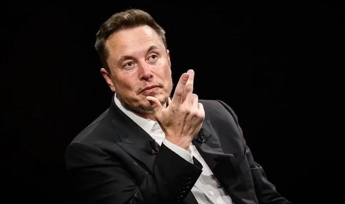 Ông cho biết các lực lượng Ukraine đã vi phạm điều khoản dịch vụ, buộc SpaceX phải khắc phục lỗ hổng trong tuần trước.
