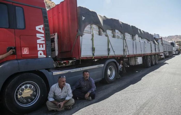 Đại diện Phòng Thương mại Tehran cho biết các nhà nhập khẩu Pakistan được yêu cầu đăng ký tài khoản phục vụ giao dịch với Iran, nhưng việc này gặp khó khăn vì những hạn chế đối với hệ thống tài chính Tehran.