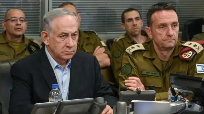 Ông cho rằng những diễn biến này dẫn đến chiến dịch quân sự phối hợp giữa Israel và Mỹ hồi cuối tháng 2, với đòn tấn công mở màn khiến Lãnh tụ Tối cao Iran Ali Khamenei thiệt mạng.