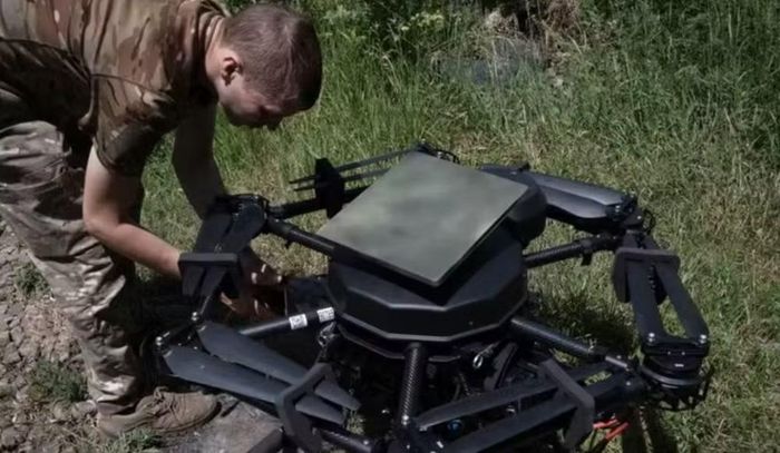 Tín hiệu video bị nhòe và gián đoạn khiến hàng loạt phương tiện đâm thẳng xuống đất, gây tổn thất trực tiếp hơn 1 triệu USD.