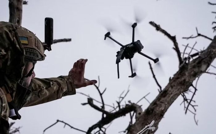 Các giải pháp như mạng vô tuyến hay mạng di động LTE đều đắt đỏ, độ trễ cao và rất khó mở rộng quy mô.