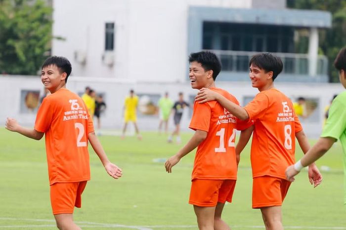 Đáng chú ý, cả 6 bàn thắng của đội bóng áo cam được ghi bởi 6 cầu thủ khác nhau