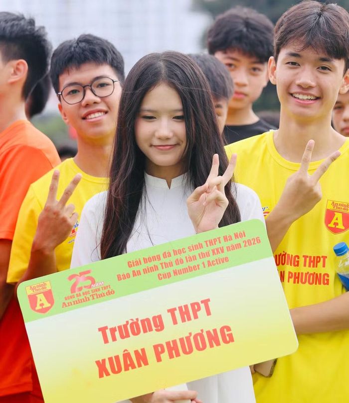 Nữ sinh Hà thành khoe sắc trong ngày hội bóng đá An ninh Thủ đô 2026