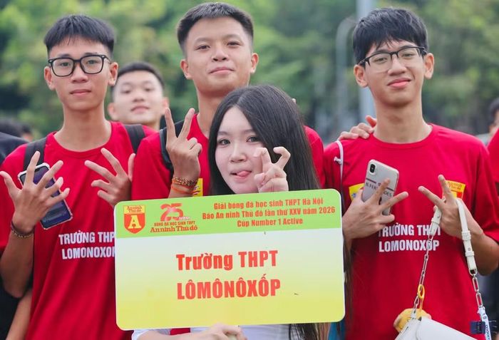 Nữ sinh Hà thành khoe sắc trong ngày hội bóng đá An ninh Thủ đô 2026