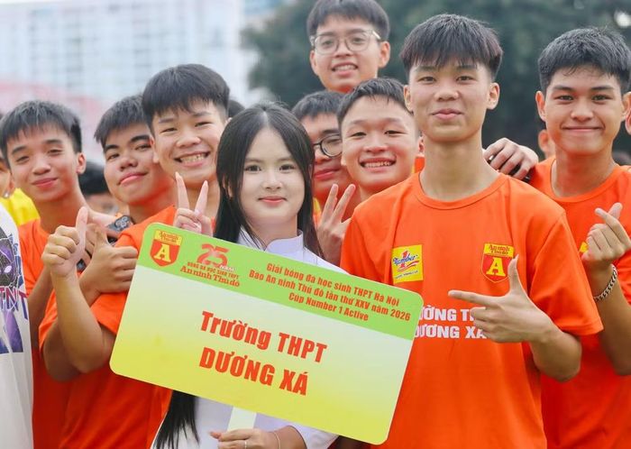 Nữ sinh Hà thành khoe sắc trong ngày hội bóng đá An ninh Thủ đô 2026