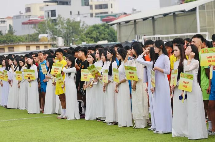 Nữ sinh Hà thành khoe sắc trong ngày hội bóng đá An ninh Thủ đô 2026