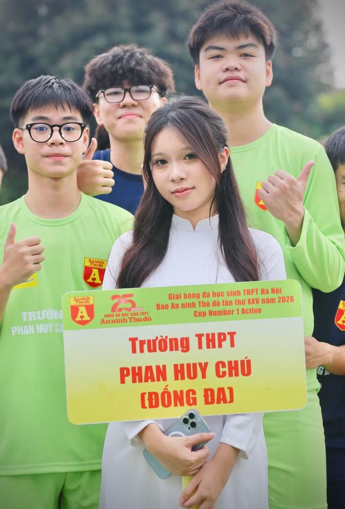 Nữ sinh Hà thành khoe sắc trong ngày hội bóng đá An ninh Thủ đô 2026