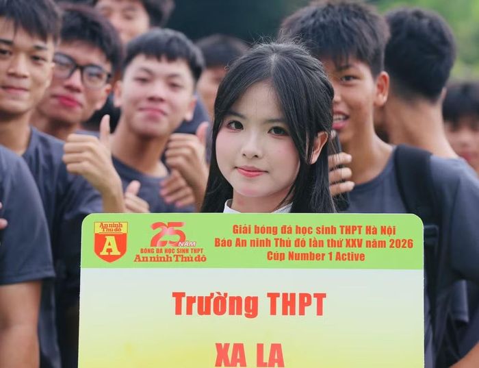 Nữ sinh Hà thành khoe sắc trong ngày hội bóng đá An ninh Thủ đô 2026