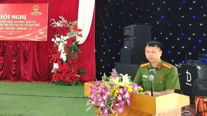 Thiếu tá Nguyễn Duy Tuấn - Phó Trưởng Công an phường phụ trách phát biểu.