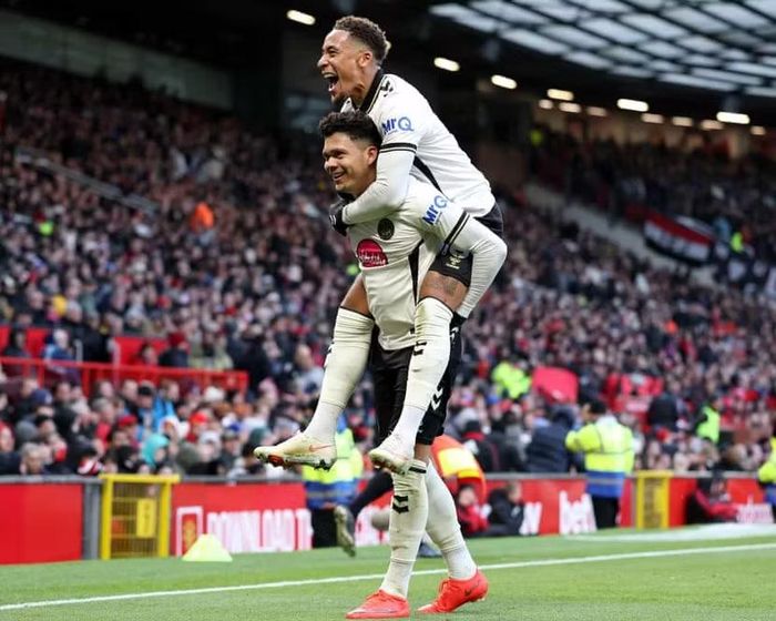 Evanilson ghi bàn cho Bournemouth (Ảnh: Getty Images)