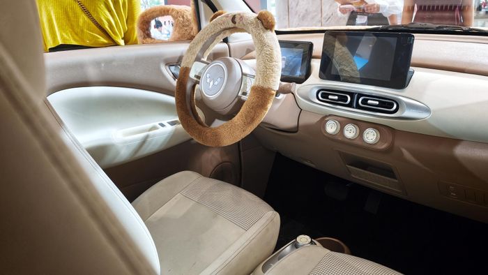  Không gian nội thất Wuling Mini EV Macaron khá cơ bản, ở mức đủ dùng. 