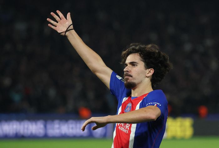 Vitinha ghi bàn quyết định ở phút 81, giúp PSG vượt qua Barcelona 4-2 tại Champions League.