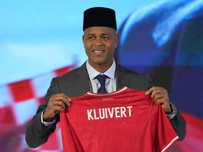  Quyết định thay Shin Tae-yong bằng Patrick Kluivert gây tranh cãi, trước khi Indonesia thất bại trong chiến dịch giành vé dự World Cup. 
