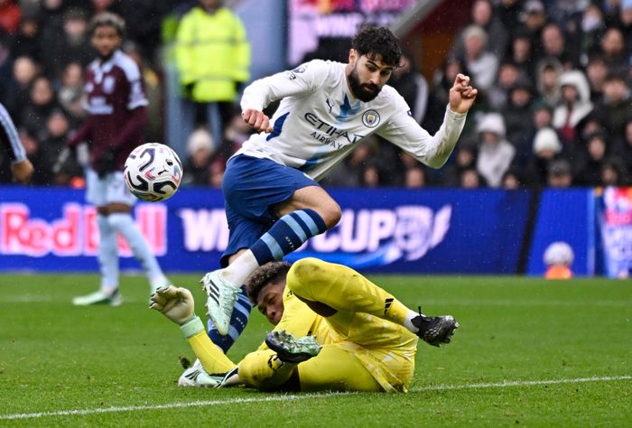  Suzuki làm nản lòng các ngôi sao Man City. Ảnh: Reuters. 