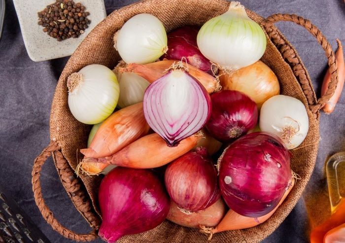 Hành và tỏi chứa các hợp chất lưu huỳnh được nghiên cứu về đặc tính chống oxy hóa, chống viêm và vai trò đối với sức khỏe. Ảnh: Magnific.