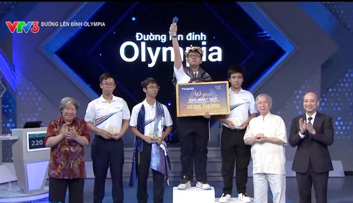  Anh Đức là thí sinh cuối cùng bước vào trận chung kết. Ảnh: Cắt từ clip.