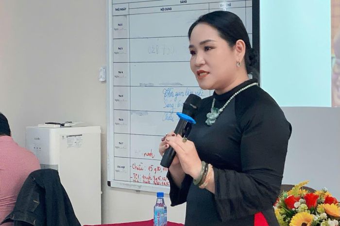  TS Tô Nhi A cho rằng cha mẹ nên bình tĩnh, tìm hiểu cảm xúc và nhu cầu của con thay vì vội vàng phán xét hay cấm đoán khi biết con bắt đầu yêu. Ảnh: Minh Châu.