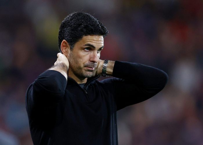 Arteta không phục quyết định của trọng tài.