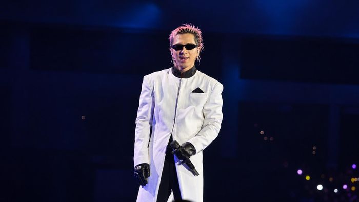 BigBang trình diễn và giao lưu với hàng vạn khán giả ở concert 2. 