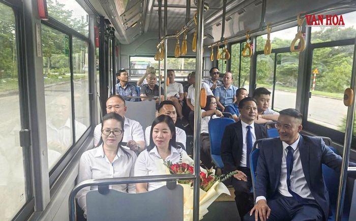 Khu vực bên trong xe buýt