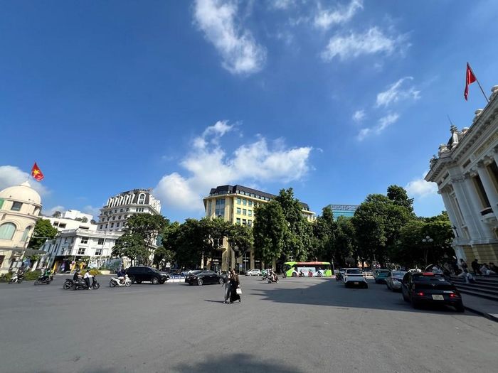 Nghiên cứu công bố tháng 7.2026 trên "Advances in Meteorology" cho thấy diện tích điểm nóng nhiệt tại Hà Nội tăng gần 40%, TP.HCM tăng khoảng 10% giai đoạn 2010-2020, tập trung ở khu vực xây dựng dày đặc và đô thị hóa. Ảnh: Tuấn Đông