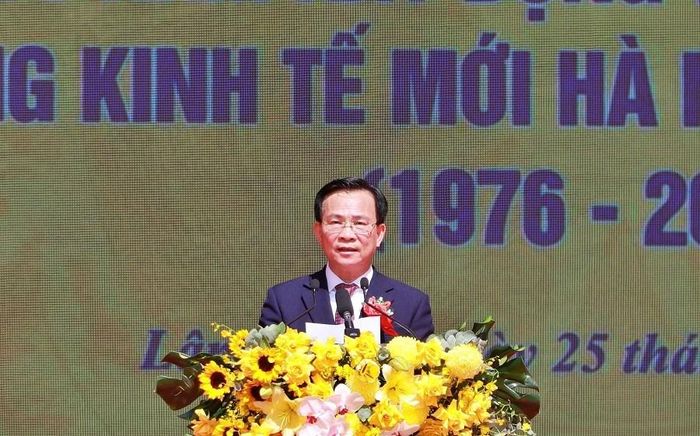 Chủ tịch UBND tỉnh Lâm Đồng Hồ Văn Mười trình bày diễn văn khai mạc
