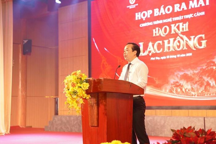 Ông Phạm Tiến Đạt, Giám đốc Khu di tích lịch sử Đền Hùng phát biểu tại họp báo