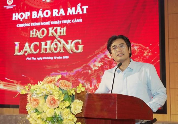 Đạo diễn Mai Long chia sẻ tại họp báo. Ảnh: BTC
