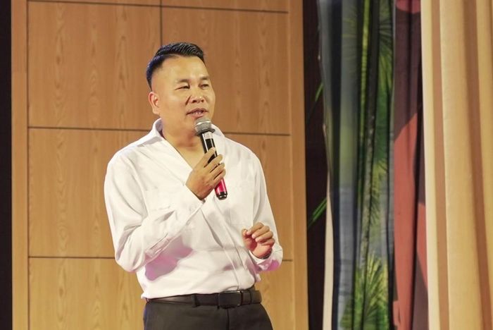 Đạo diễn Trần Trung chia sẻ tại họp báo. Ảnh: BTC