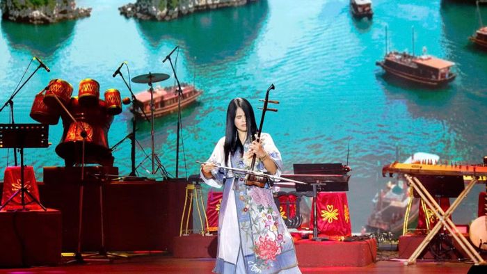 Tiết mục văn nghệ tại chương trình khai mạc Cuộc thi. (Ảnh: QUÝ NGỌC)