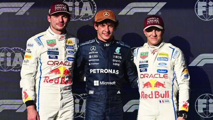 Kimi Antonelli (giữa) vượt qua Max Verstappen và Isack Hadjar. (Ảnh: F1)