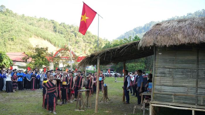 Quang cảnh buổi lễ. (Ảnh: KHÁNH LY)