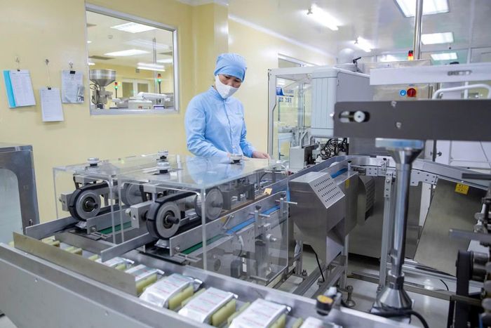 Dây chuyền sản xuất sản phẩm của Công ty Cổ phần Traphaco. (Ảnh: MỸ HÀ)