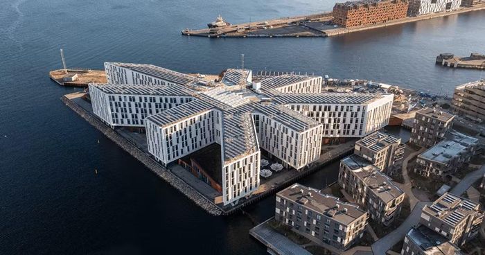 Tòa nhà UN City tại Copenhagen, Đan Mạch, là văn phòng của Liên hợp quốc mang tính hình mẫu hàng đầu thế giới về kiến trúc bền vững và công trình xanh. (Ảnh: UN City)