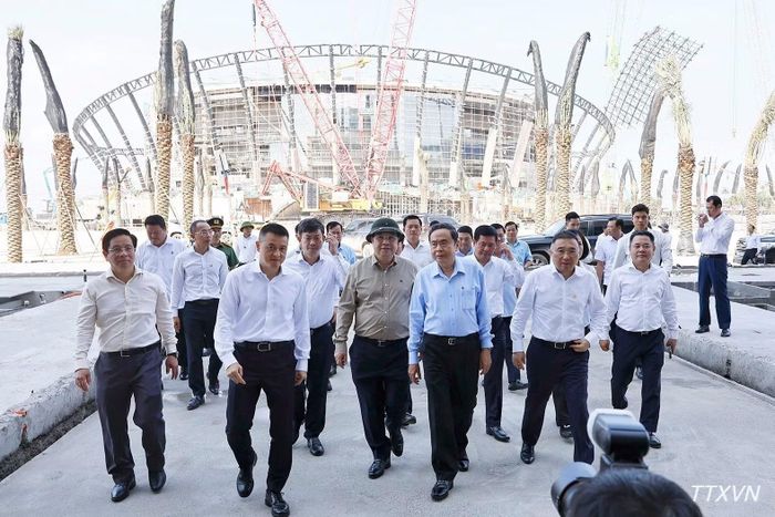 Chủ tịch Quốc hội Trần Thanh Mẫn cùng Đoàn công tác đến kiểm tra Dự án Trung tâm Hội nghị APEC. (Ảnh: TTXVN)