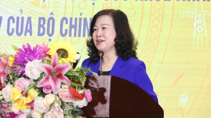 Bộ trưởng Y tế Đào Hồng Lan phát biểu tại hội nghị. (Ảnh: TUẤN SƠN)