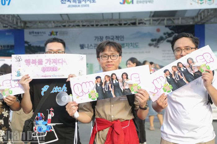 Văn hóa idol Hàn Quốc góp phần mang lại không gian kết nối cộng đồng văn minh cho giới trẻ.