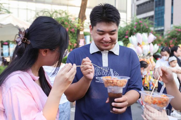 Với hương vị đậm đà, cay nồng đặc trưng cùng hình thức bắt mắt, các món ăn Hàn Quốc đã trở thành lựa chọn quen thuộc và khoái khẩu của đông đảo bạn trẻ Việt.