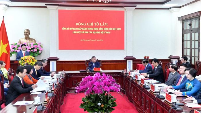 Tổng Bí thư Tô Lâm làm việc với Ban Cán sự Đảng bộ Tư pháp. (Ảnh: ĐĂNG KHOA)
