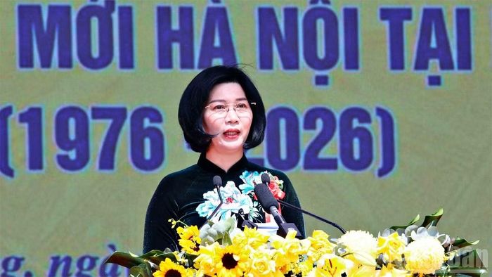 Phó Bí thư Thành ủy, Chủ tịch Hội đồng nhân dân Thành phố Hà Nội Phùng Thị Hồng Hà bày tỏ niềm vui trước sự đổi thay vượt bậc của các địa phương thuộc Vùng kinh tế mới Hà Nội tại Lâm Đồng hôm nay. (Ảnh: BẢO VĂN)