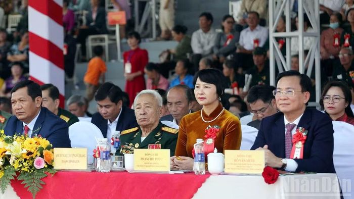 Lãnh đạo tỉnh Lâm Đồng dự Lễ kỷ niệm. (Ảnh: BẢO VĂN)