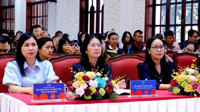 Đại biểu dự khai mạc. (Ảnh: BẢO VĂN)