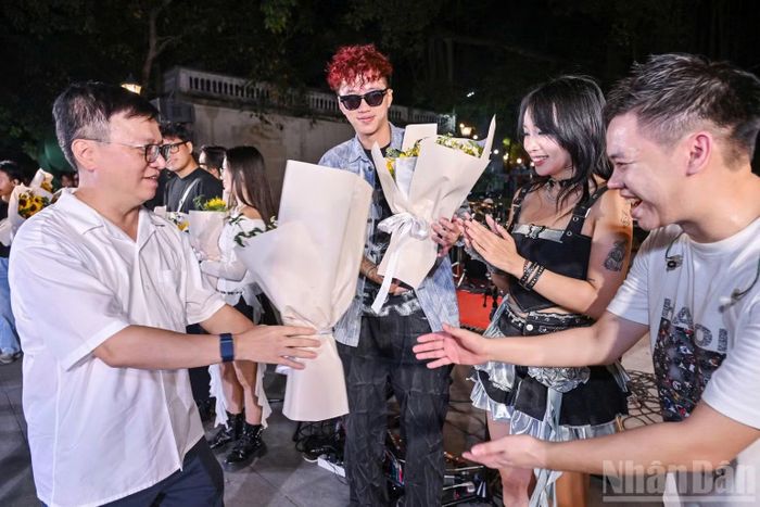 "Tán Đa Show" - chương trình nhỏ nhưng mang ý nghĩa lớn trong việc đưa tên tuổi các nghệ sĩ, nhóm nhạc mới đến gần hơn với công chúng.