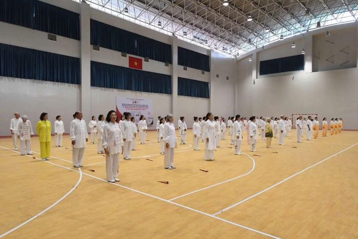 Sự kiện năm nay ghi dấu ấn đột phá với việc kết nối trực tuyến liền mạch giữa Thủ đô Hà Nội và 11 điểm cầu từ bắc đến nam (như Đồng Nai, Thành phố Hồ Chí Minh), quy tụ 630 người cùng chung nhịp đập, lan tỏa mạnh mẽ phong trào rèn luyện sức khỏe chủ động.