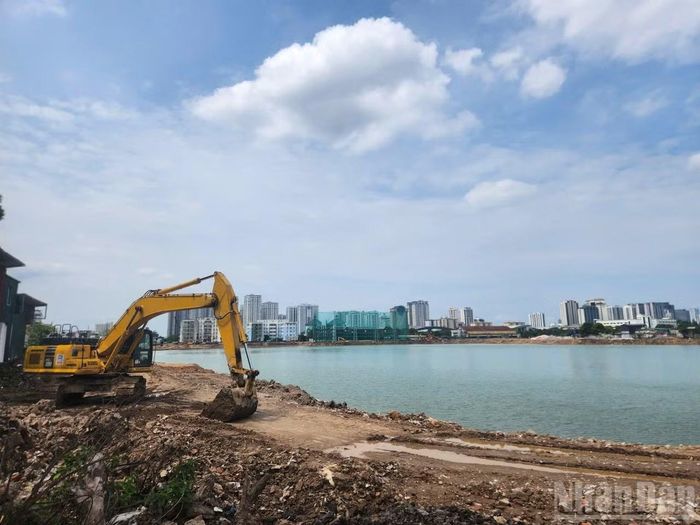 Thi công hồ điều hòa Mễ Trì.