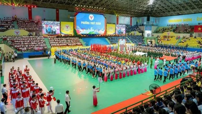 Lễ khai mạc Đại hội đã thu hút gần 5.000 người tham gia tập kết, biểu dương lực lượng tại Nhà thi đấu Quảng trường Văn hóa, Thể thao thành phố Huế. (Ảnh: L.Hoàng)