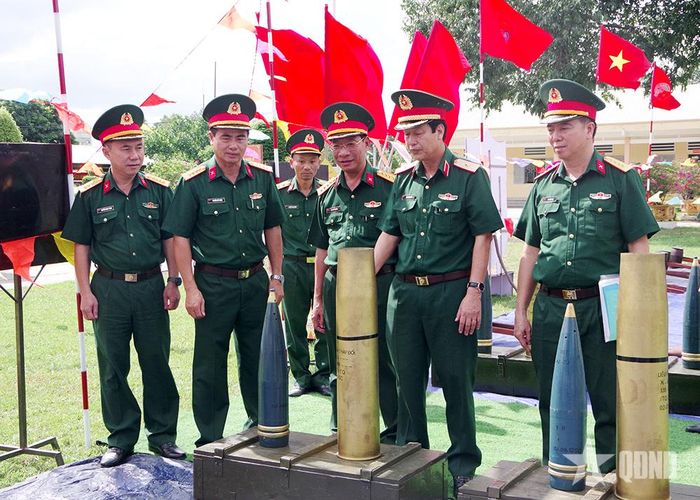  Thủ trưởng Quân đoàn 34 kiểm tra vật chất huấn luyện của Lữ đoàn 434.  