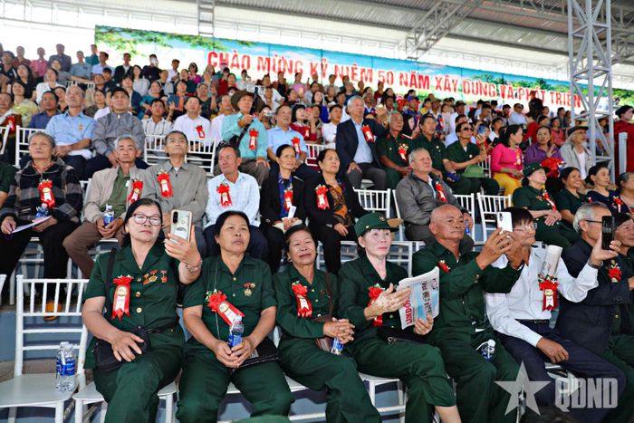  Đại biểu thanh niên xung phong Hà Nội tham gia xây dựng Vùng kinh tế mới Hà Nội tại Lâm Đồng giai đoạn 1976-1986.